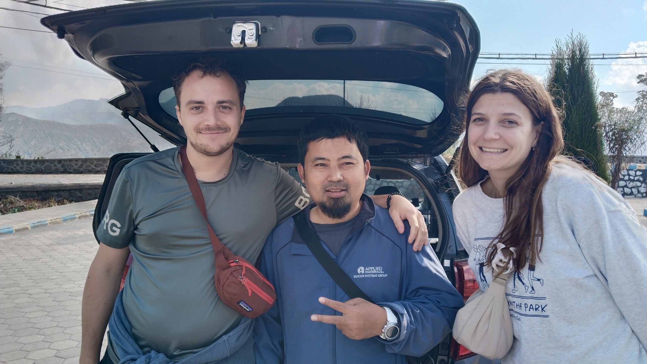 Zoy Travel arriving with Belgian travelers at Cahyo Homestay in Cemoro Lawang Bromo
