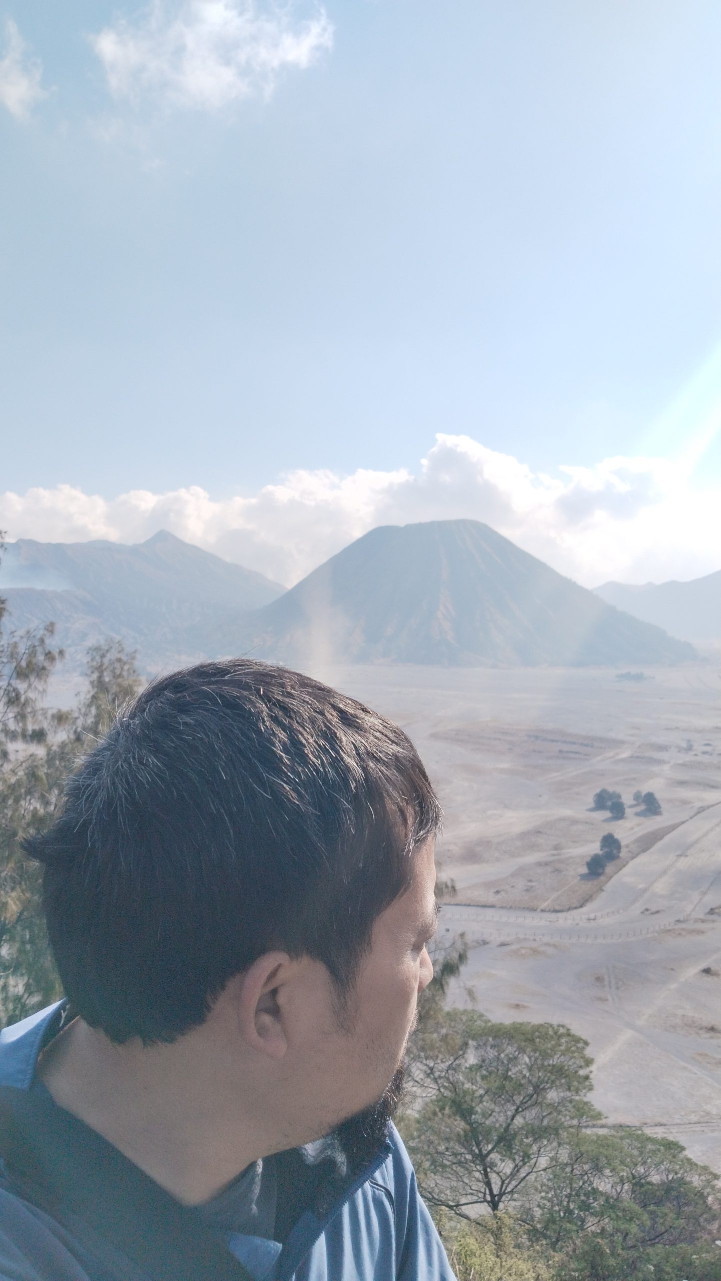 Zoy Travel driver enjoying the Bromo atmosphere after completing the transfer